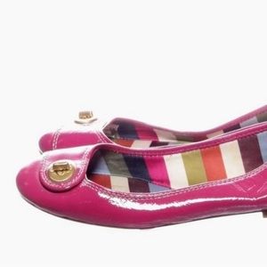 EUC COACH F2370 NOEL MAGENTA TURNLOCK FLATS 🥿